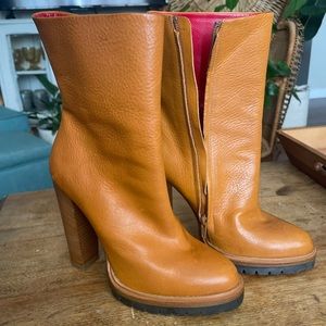 Amanda Gregory Short Lugsole Boots Size 8